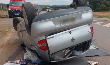 Homem passa mal e capota na MG-050