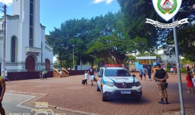 Joga pedra na sacristia da igreja