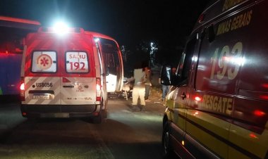 TREVO DO PADRE EUSTÁQUIO - Colisão entre motocicleta e ônibus deixa duas vítimas em Itaúna