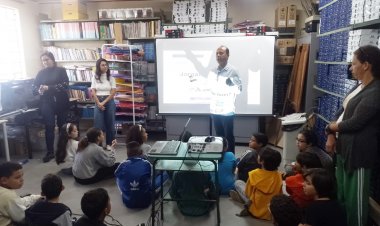 Jornalistas da FOLHA  falam a alunos da  E.M. Artur Contagem Vilaça