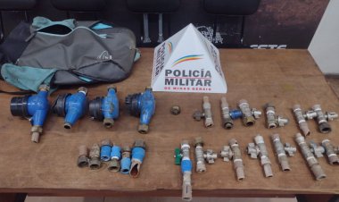 Polícia prende dois ladrões de hidrômetros na noite de domingo, 25