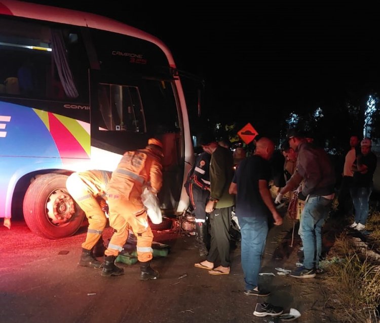 TREVO DO PADRE EUSTÁQUIO - Colisão entre motocicleta e ônibus deixa duas vítimas em Itaúna
