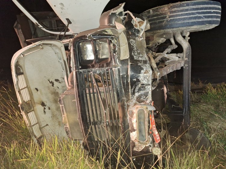Colisão com caminhão na MG-431
