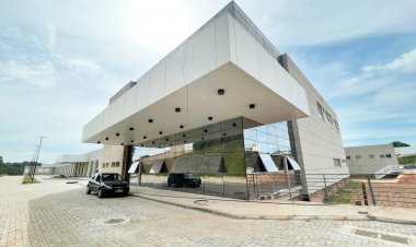 Secretário de Saúde de Minas visita obras do Hospital Regional