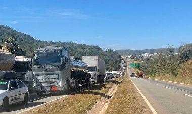 Congestionamento de 10km na MG-050 causa transtornos e motoristas questionam aumento do pedágio