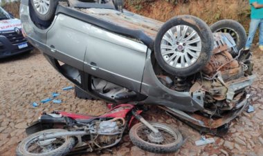 Duas pessoas ficaram feridas após um capotamento na zona rural de Divinópolis, ocorrido neste sábado (14).