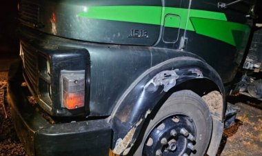 Acidente grave em Pará de Minas: motociclista fica seriamente ferido em colisão com caminhão