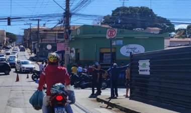 Carro e moto colidem no Lourdes
