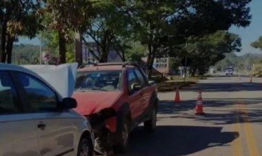 Colisão frontal na MG-431 deixa feridos em Itaúna