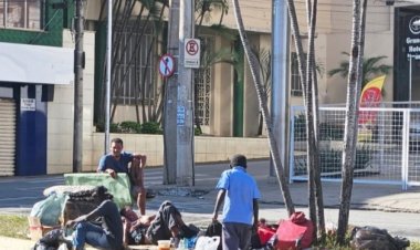 Após várias reclamações moradores de rua São retirados da praça Luiz Ribeiro, no Centro