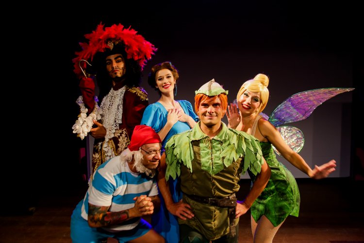 DIVERSÃO EM CENA: “Pedro e o Lobo” e “Peter Pan”, na Praça, em Itatiaiuçu