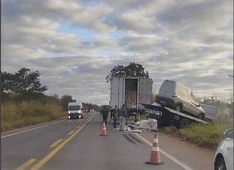 Acidente entre Fiorino e caminhão deixa trânsito lento na MG-431, próximo a Itaúna