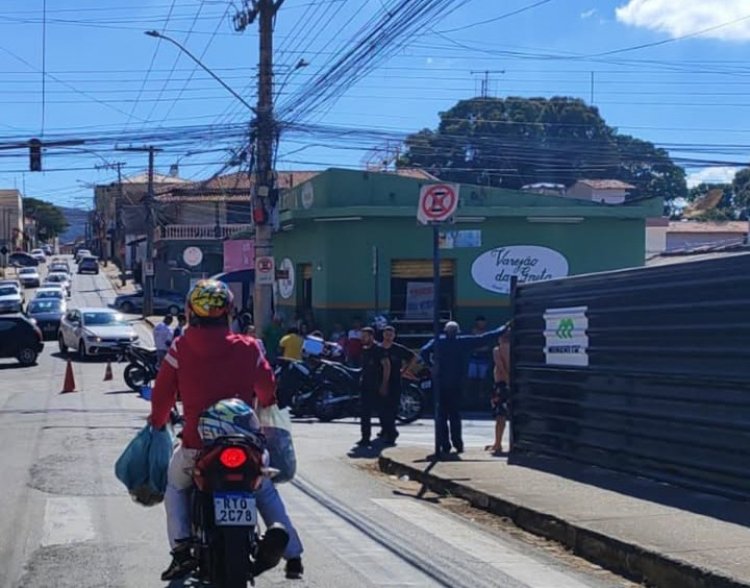 Carro e moto colidem no Lourdes
