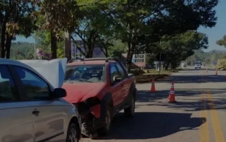 Colisão frontal na MG-431 deixa feridos em Itaúna