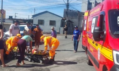 Jovem fica ferido em colisão entre carro e moto no bairro Garcias