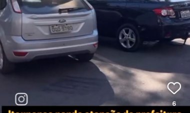 Carros são rebocados na praça da Matriz gerando controvérsia sobre a sinalização