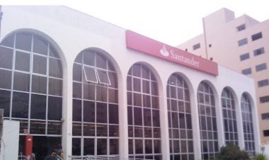 Santander fecha agência em Itaúna gerando críticas