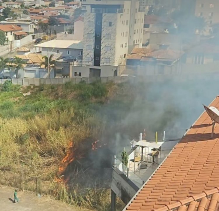 Lote no Belvedere é incendiado e causa transtornos aos moradores vizinhos