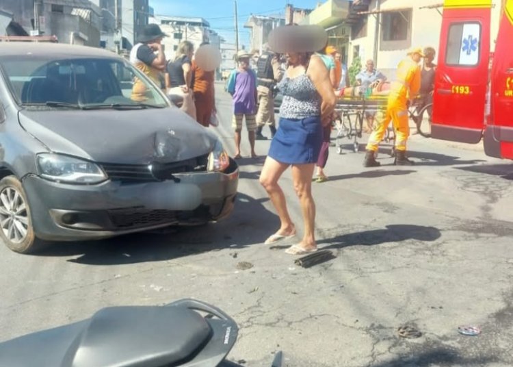 Jovem fica ferido em colisão entre carro e moto no bairro Garcias