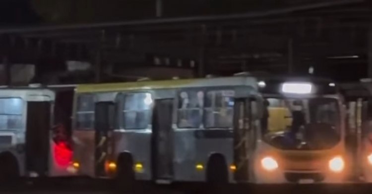 Greve de ônibus da ViaSul interrompe serviço em Itaúna nesta manhã