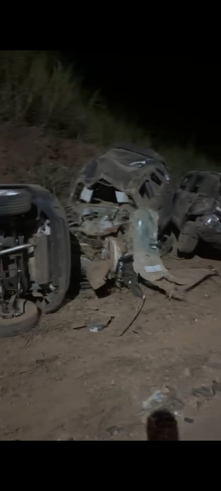 Cegonheira carregada de carros importados tomba na serra de Igarapé