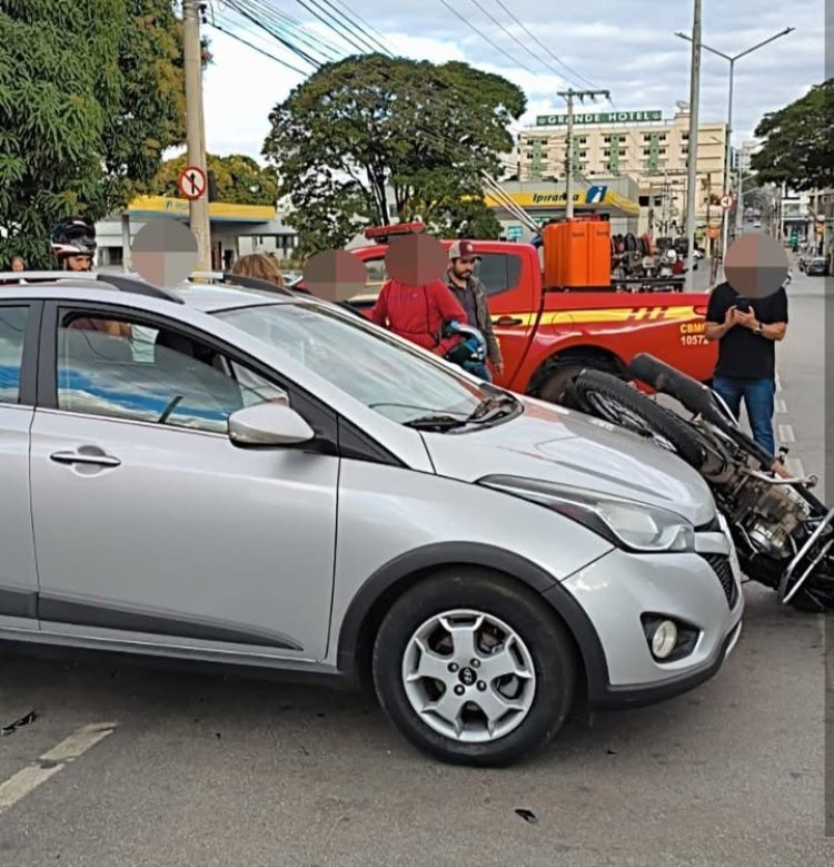 Mais um acidente é registrado na rotatória da Silva Jardim em Itaúna