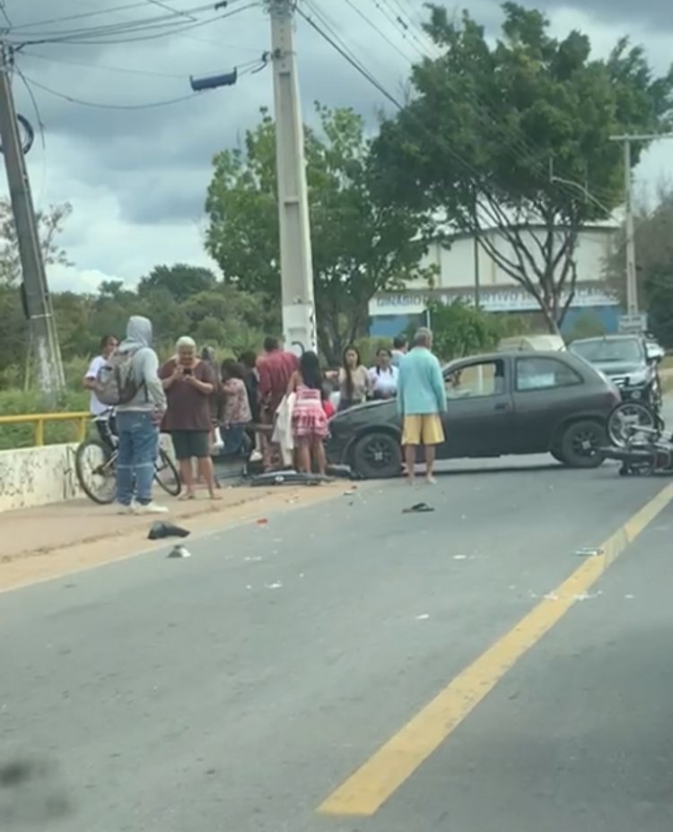 Carro e moto colidem no Itaunense
