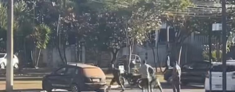 Homem é atacado com facão na praça do campo do José Flávio de Carvalho