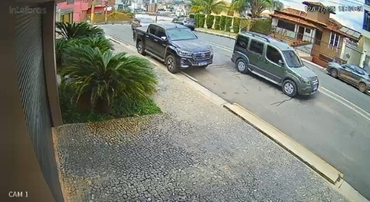 Homens invadem e causam prejuízos em várias residências em Itaúna