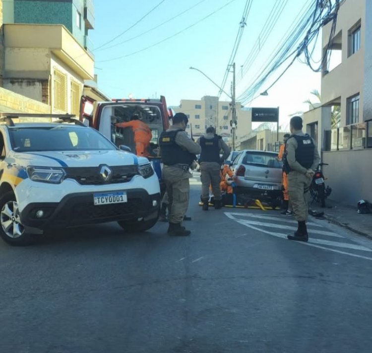 Moto colide com carrinho de mão no bairro Graças