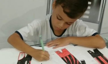 DESTAQUE - Craque na bola  e nos traços