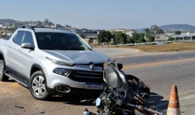 ​Colisão entre carro e moto deixa duas vítimas feridas em Itaúna