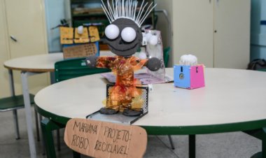 ARTE E CONSCIÊNCIA AMBIENTAL - Alunos reinventam lixo eletrônico