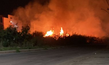 Incêndio de grande proporção atinge a avenida São João em Itaúna
