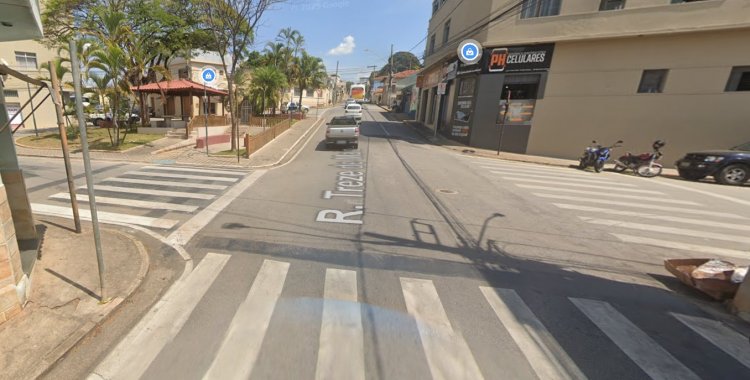 Comunidade - Cidadã cobra medidas na “Praça dos Aposentados”