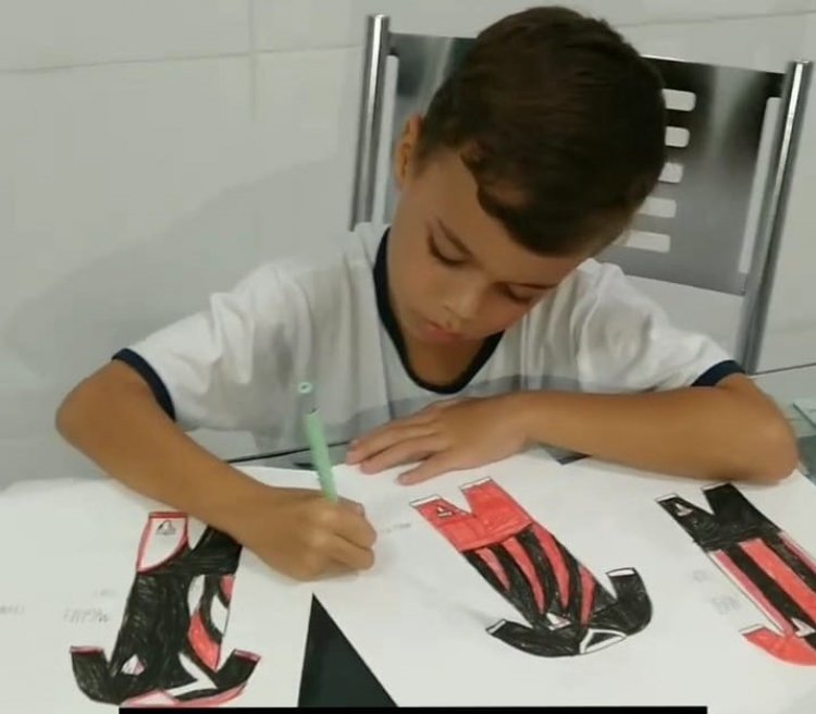 DESTAQUE - Craque na bola e nos traços