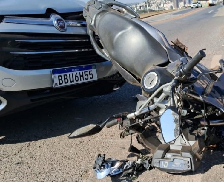 ​Colisão entre carro e moto deixa duas vítimas feridas em Itaúna