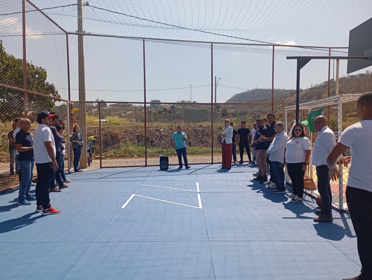 ​Itaúna inaugura quadra poliesportiva revitalizada em projeto que visa a inclusão social e o fomento ao esporte