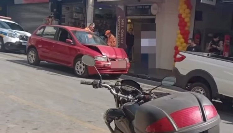 Policia Militar registra engavetamento de três veículos no centro de Itaúna