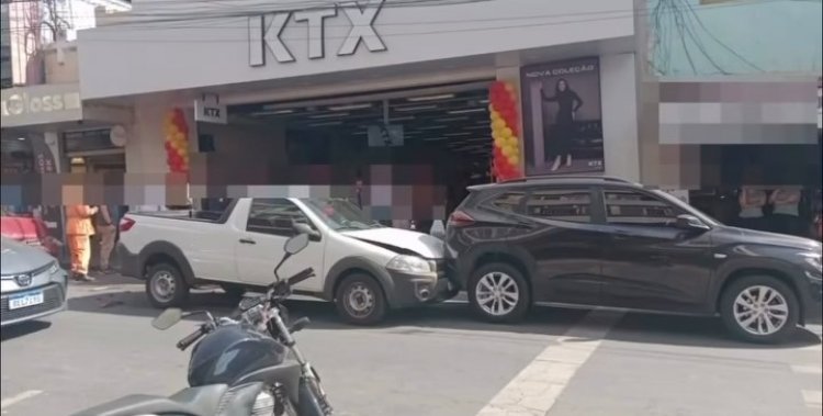 Policia Militar registra engavetamento de três veículos no centro de Itaúna
