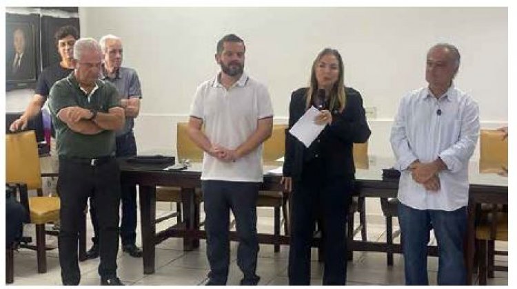 PROMESSA CUMPRIDA - Gláucia Santiago entrega cheque de R$ 5 milhões ao Hospital
