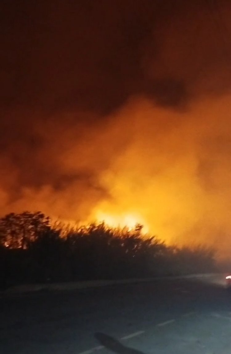 Incêndio de grande proporção atinge a avenida São João em Itaúna