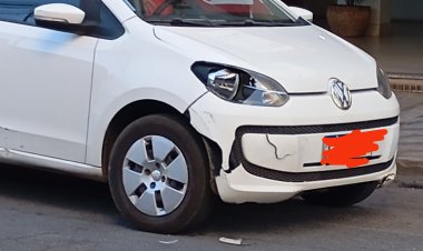 Motorista atropela bicicleta na contramão,no Centro