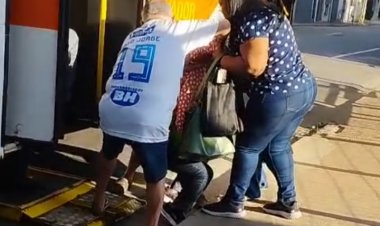 Acidente em Itaúna: Mulher cai de ônibus da ViaSul