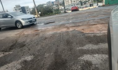 Moradores de Itaúna alertam para perigo em buraco na rua Silva Jardim
