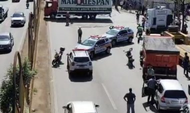 Caos na amazonas: motorista bloqueia pista e ameaça incendiar caminhão em BH