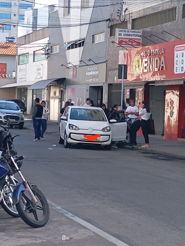 Motorista atropela bicicleta na contramão,no Centro