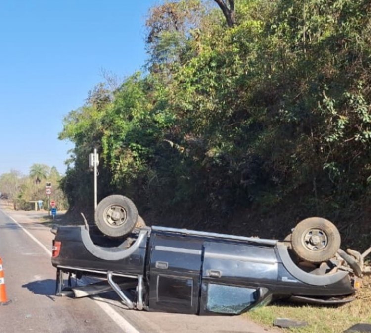 Motorista se assusta com radar, perde o controle e capota na MG-050