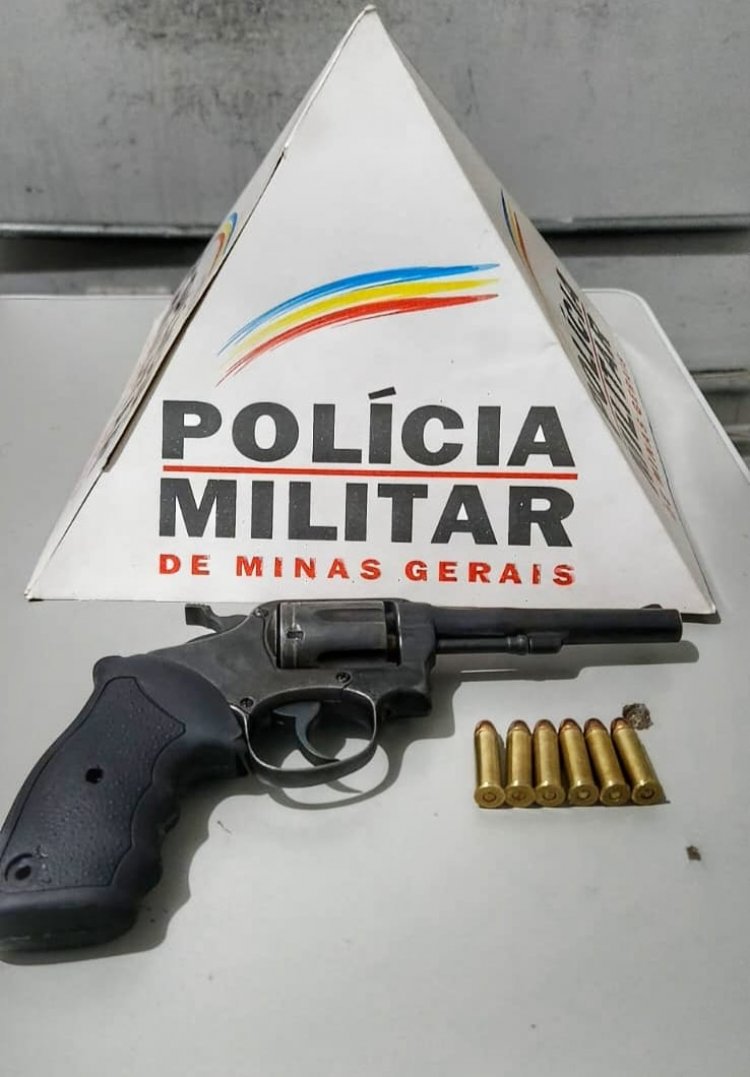 Adolescente é apreendido com arma de fogo durante aglomeração em praça