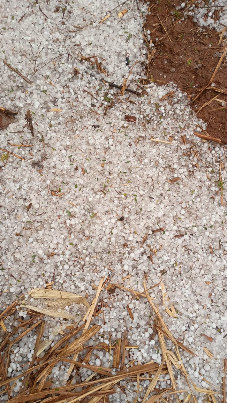 Chuva de granizo assusta moradores de Itatiaiuçu neste sábado